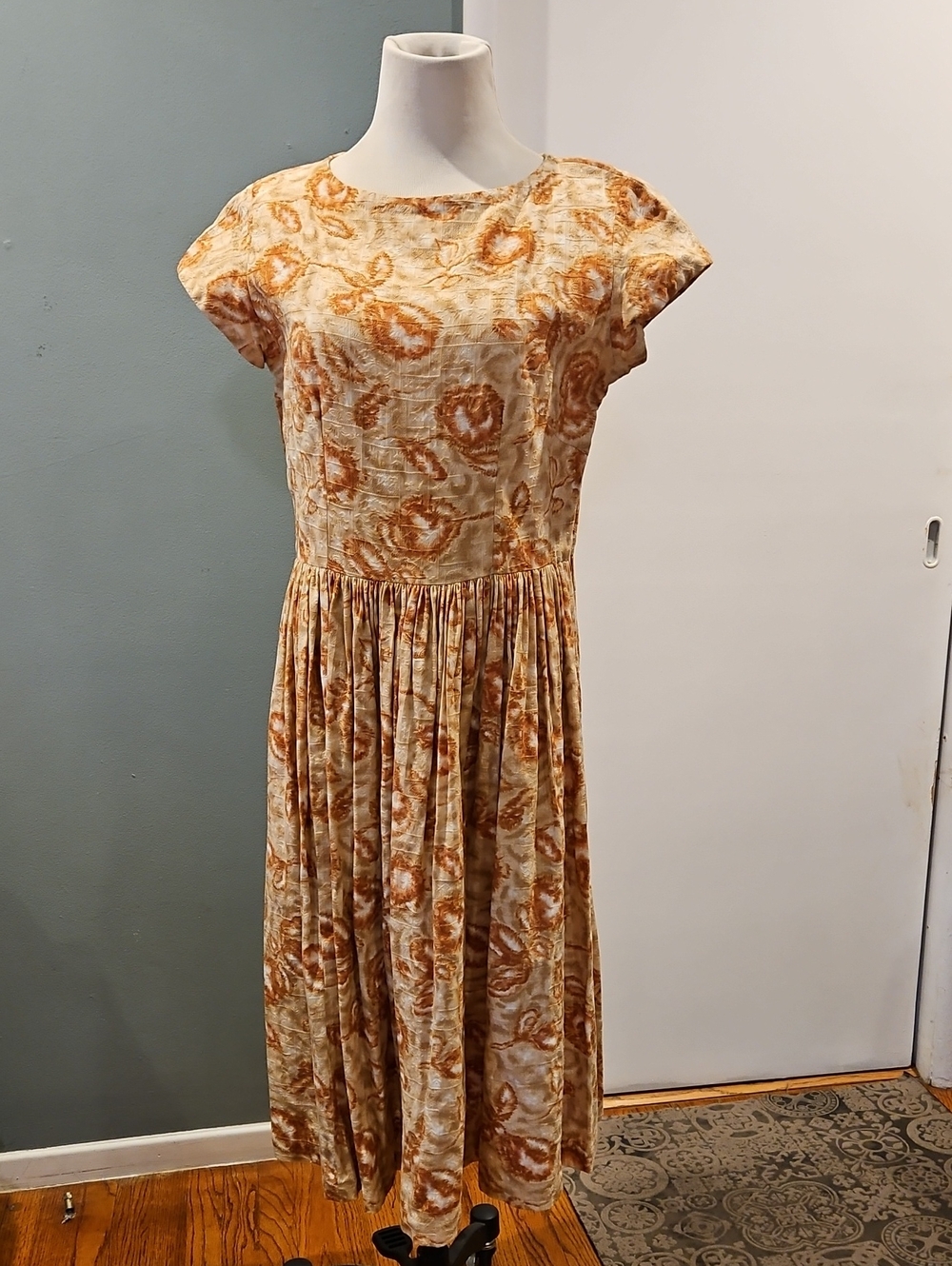 Vintage Floral Cotton Midi Dress in Beige and Rust Tones 0283